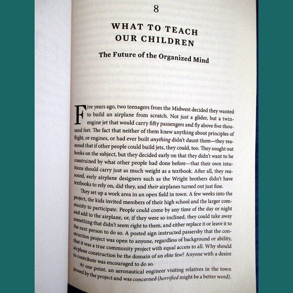 Book - The Organized Mind: Thinking Straight in the Age of Information Overload - Picture 4 of 13